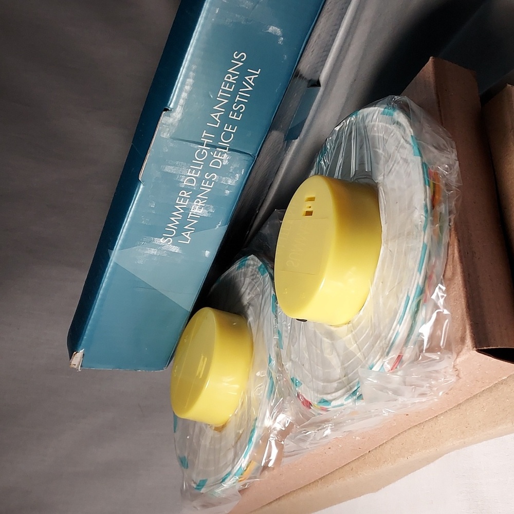 Vintage 2005 Avon Summer Delight Lanterns NEW In Original Box - Picture 2 of 7